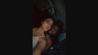 Malaysian Tamil Lovers Cute Girlfriend – Showing Boobs Kissing